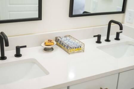 The Warhol - Pet-Friendly Apartment Бентонвіль Екстер'єр фото