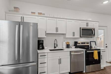 The Warhol - Pet-Friendly Apartment Бентонвіль Екстер'єр фото